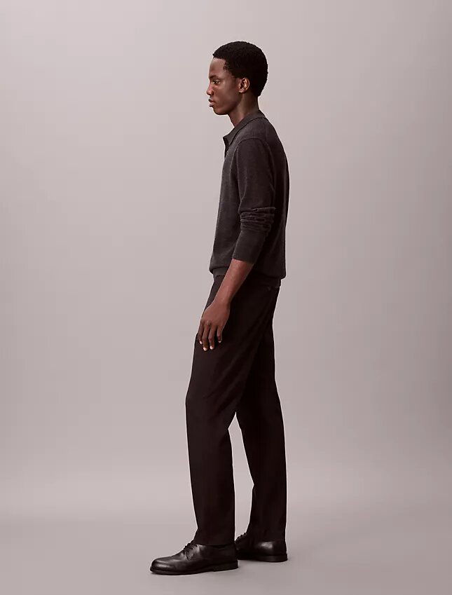 Pantalones chinos ajustados y cónicos de satén de algodón Pantalones chinos ajustados y cónicos de satén de algodón