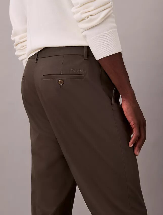 Pantalones chinos ajustados y cónicos de satén de algodón Pantalones chinos ajustados y cónicos de satén de algodón