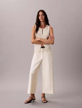 Pantalones chinos cropped de pierna ancha Pantalones chinos cropped de pierna ancha