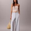 Pantalones chinos cropped de pierna ancha Pantalones chinos cropped de pierna ancha