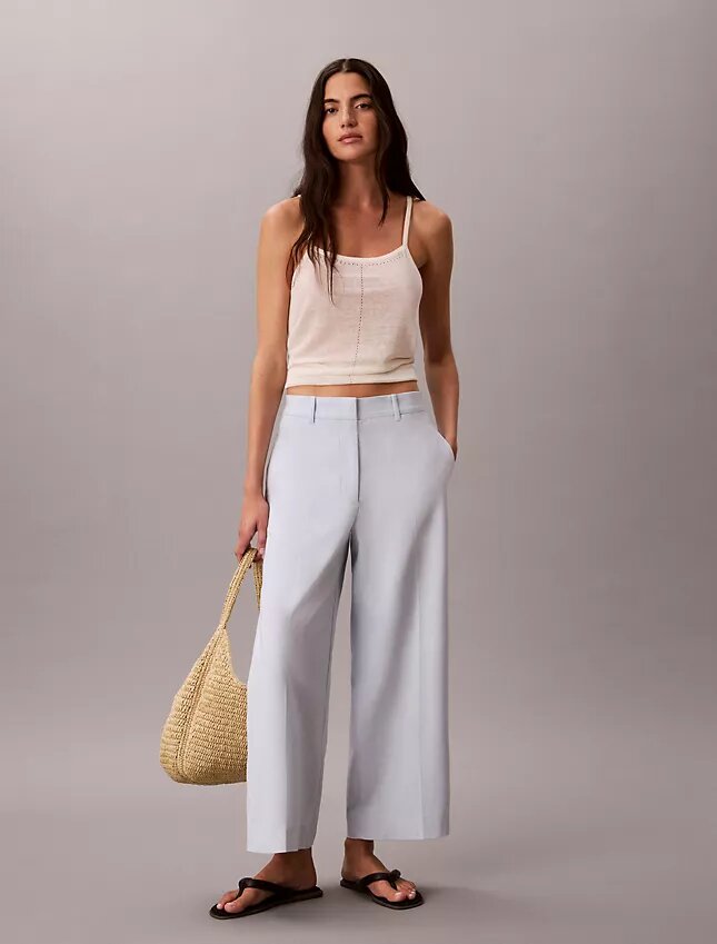 Pantalones chinos cropped de pierna ancha Pantalones chinos cropped de pierna ancha