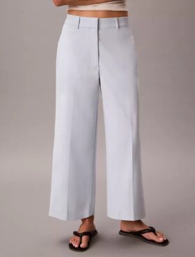 Pantalones chinos cropped de pierna ancha Pantalones chinos cropped de pierna ancha