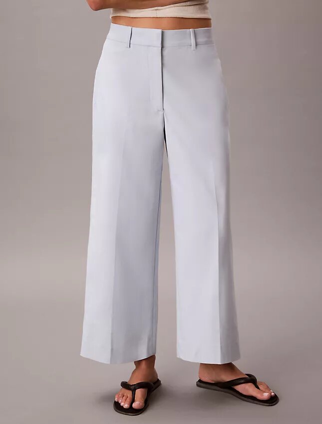 Pantalones chinos cropped de pierna ancha Pantalones chinos cropped de pierna ancha