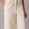 Pantalones chinos cropped de pierna ancha Pantalones chinos cropped de pierna ancha