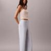 Pantalones chinos cropped de pierna ancha Pantalones chinos cropped de pierna ancha