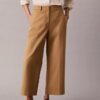 Pantalones chinos cropped de pierna ancha Pantalones chinos cropped de pierna ancha