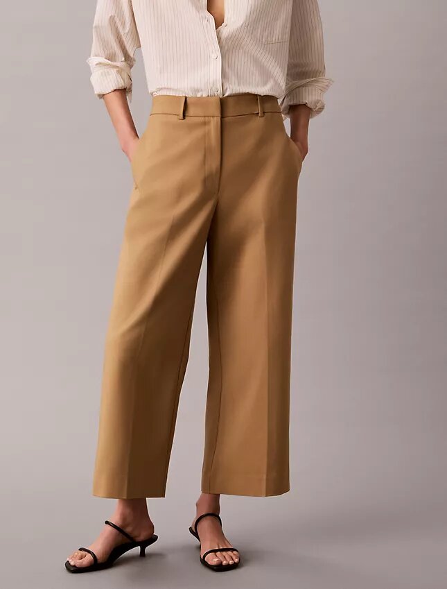 Pantalones chinos cropped de pierna ancha Pantalones chinos cropped de pierna ancha