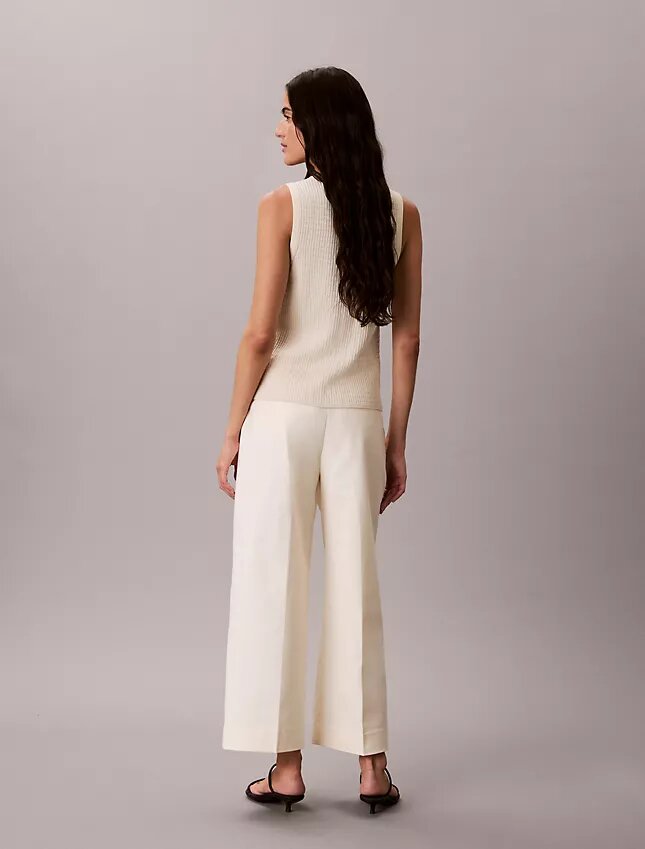 Pantalones chinos cropped de pierna ancha Pantalones chinos cropped de pierna ancha