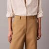 Pantalones chinos cropped de pierna ancha Pantalones chinos cropped de pierna ancha