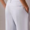 Pantalones chinos cropped de pierna ancha Pantalones chinos cropped de pierna ancha