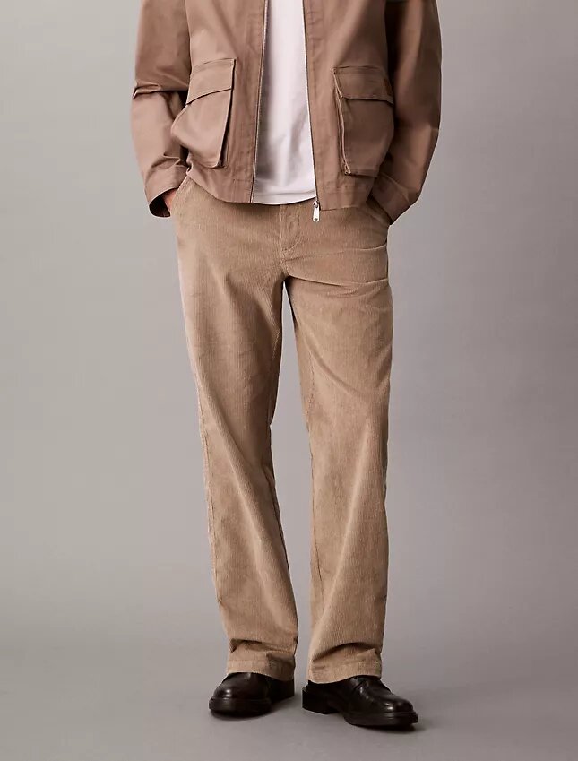 Pantalones chinos rectos de pana estilo años 90 Pantalones chinos rectos de pana estilo años 90