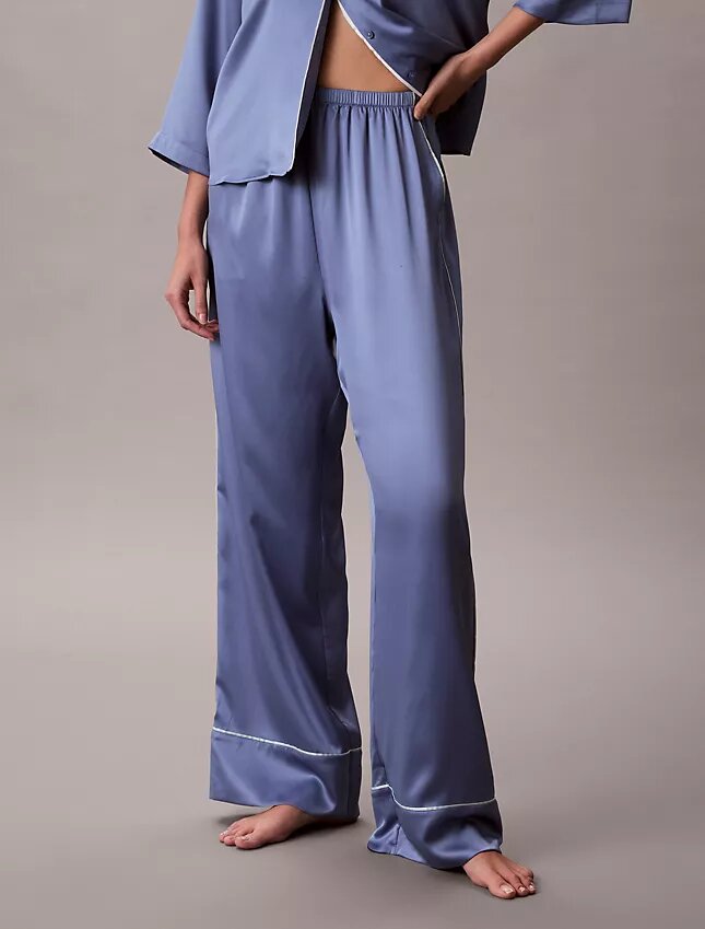 Pantalones con brillo satinado Pantalones con brillo satinado