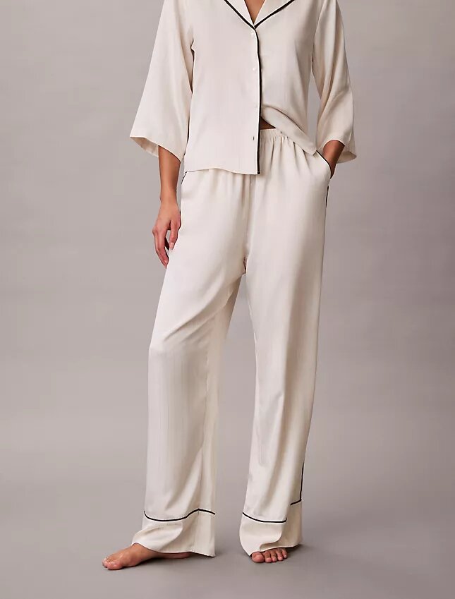 Pantalones con brillo satinado Pantalones con brillo satinado