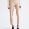 Pantalones cortos ajustados hasta el tobillo Pantalones cortos ajustados hasta el tobillo