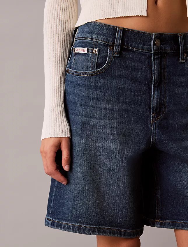 Pantalones cortos de Denim con corte en A y dobladillo enrollado Pantalones cortos de Denim con corte en A y dobladillo enrollado