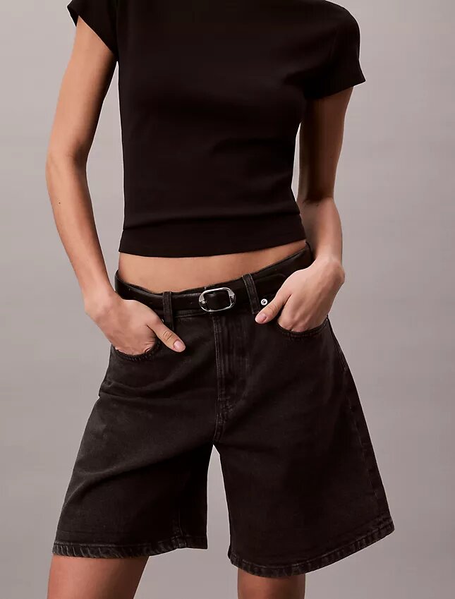Pantalones cortos de Denim con corte en A y dobladillo enrollado Pantalones cortos de Denim con corte en A y dobladillo enrollado