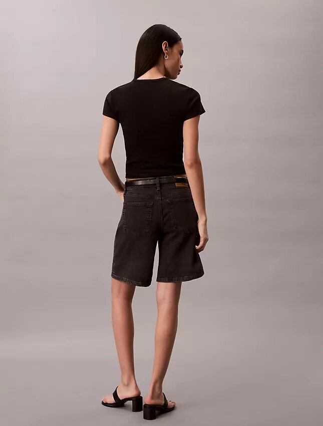 Pantalones cortos de Denim con corte en A y dobladillo enrollado Pantalones cortos de Denim con corte en A y dobladillo enrollado