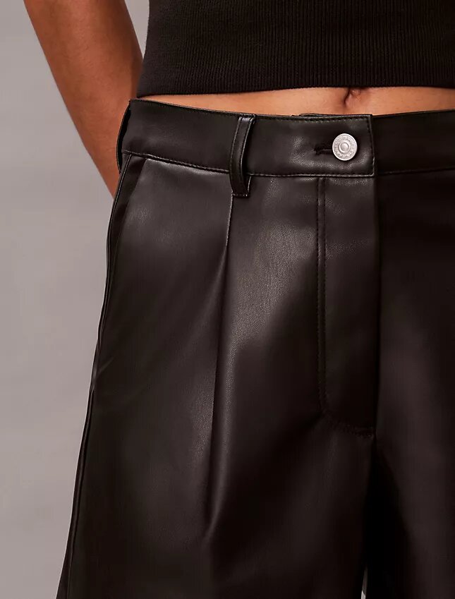 Pantalones cortos de imitación de cuero Pantalones cortos de imitación de cuero