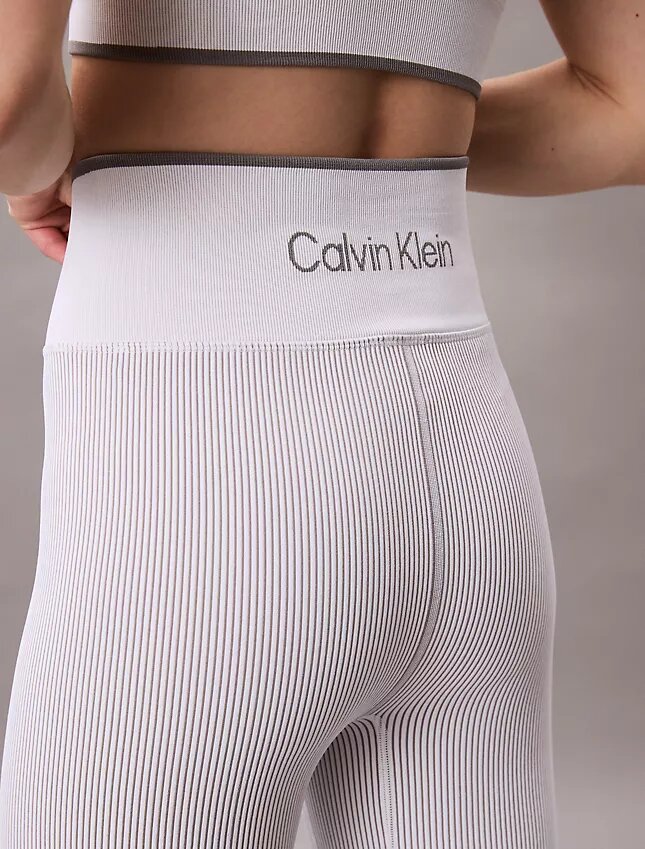 Pantalones cortos deportivos acanalados Pantalones cortos deportivos acanalados