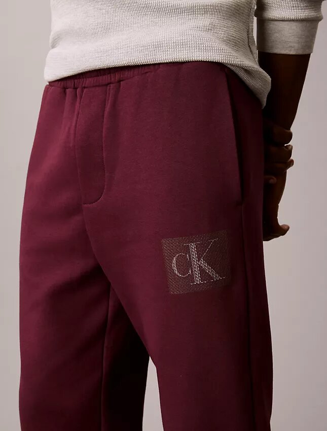 Pantalones de chándal con gráfico de Monogram en capas de felpa Pantalones de chándal con gráfico de Monogram en capas de felpa