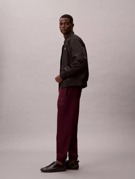 Pantalones de chándal con parche de monograma de felpa