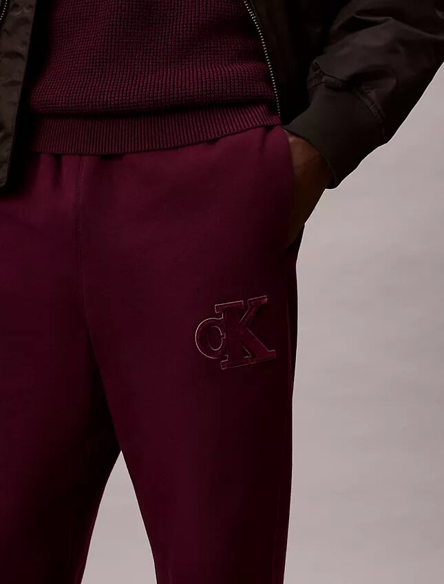 Pantalones de chándal con parche de monograma de felpa Pantalones de chándal con parche de monograma de felpa
