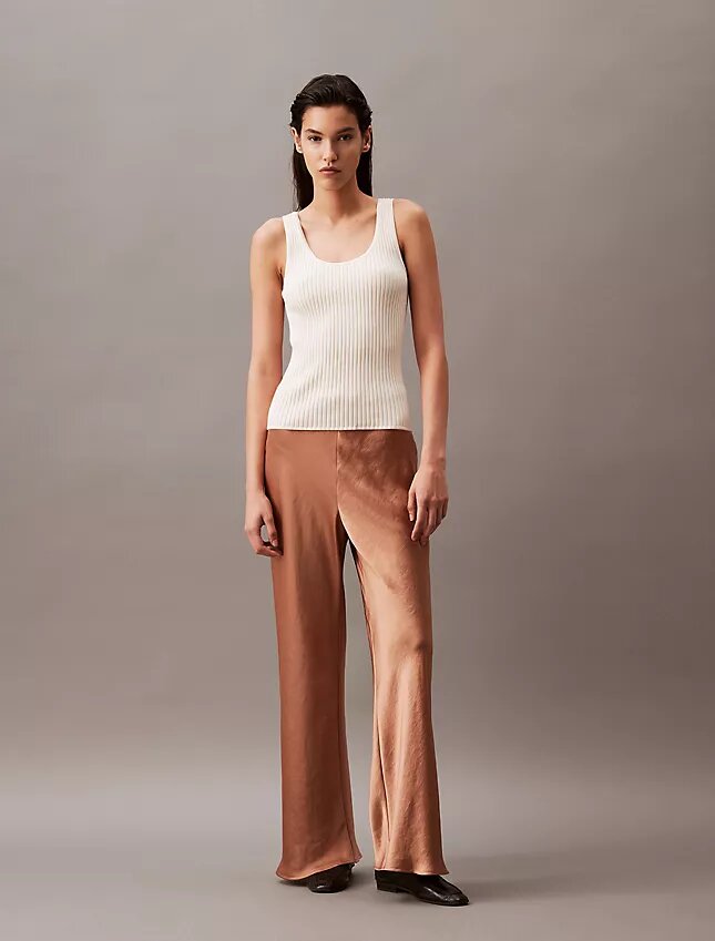 Pantalones de pierna ancha de satén arrugado Pantalones de pierna ancha de satén arrugado