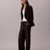 Pantalones holgados de imitación de cuero