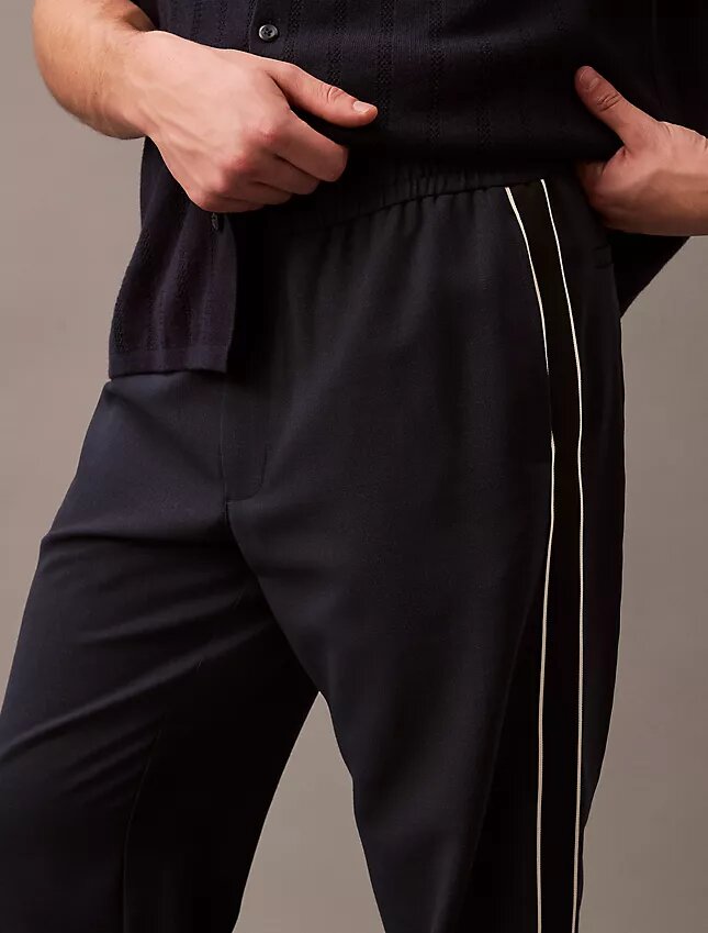 Pantalones holgados y ajustados Pantalones holgados y ajustados