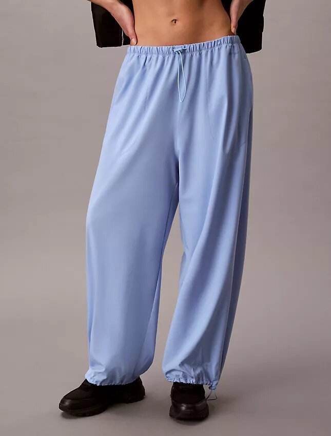 Pantalones tipo paracaidista tejidos Pantalones tipo paracaidista tejidos
