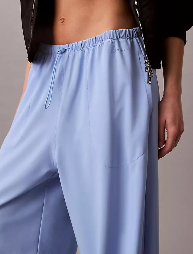 Pantalones tipo paracaidista tejidos Pantalones tipo paracaidista tejidos
