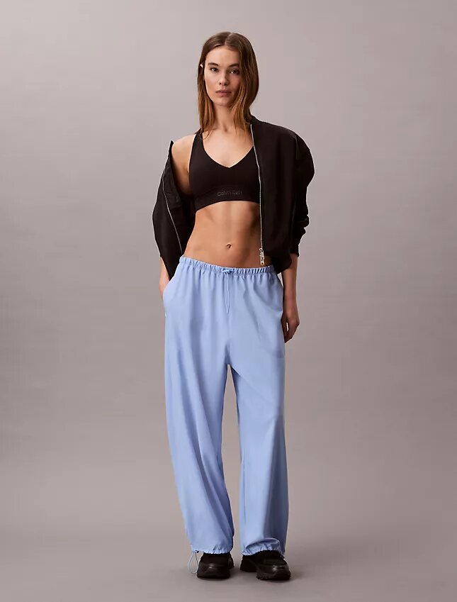 Pantalones tipo paracaidista tejidos Pantalones tipo paracaidista tejidos