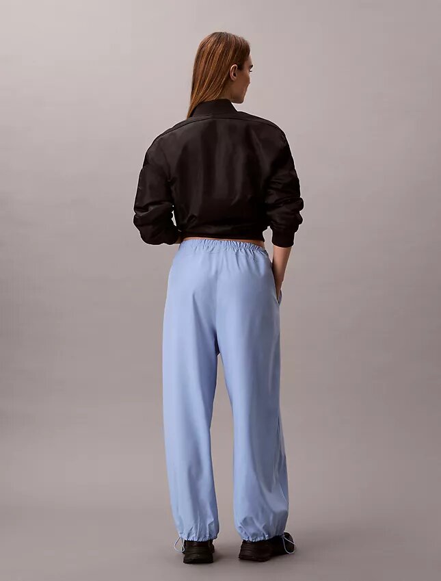 Pantalones tipo paracaidista tejidos Pantalones tipo paracaidista tejidos