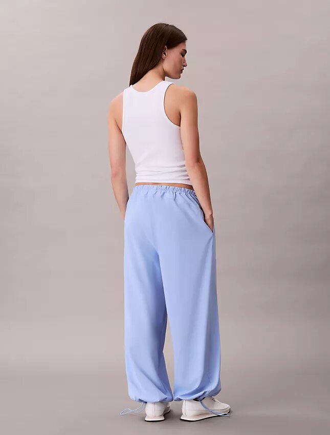 Pantalones tipo paracaidista tejidos Pantalones tipo paracaidista tejidos
