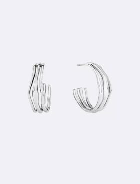 Pendientes de aro con forma fluida y escultural Pendientes de aro con forma fluida y escultural