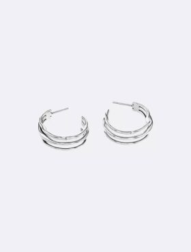 Pendientes de aro con forma fluida y escultural Pendientes de aro con forma fluida y escultural