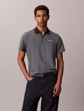 Polo con cremallera y diseño en espiga