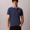 Polo con cuello de piqué en bloques de color Polo con cuello de piqué en bloques de color