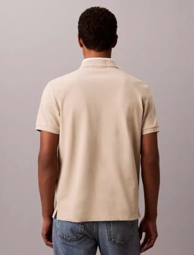Polo con cuello de piqué en bloques de color