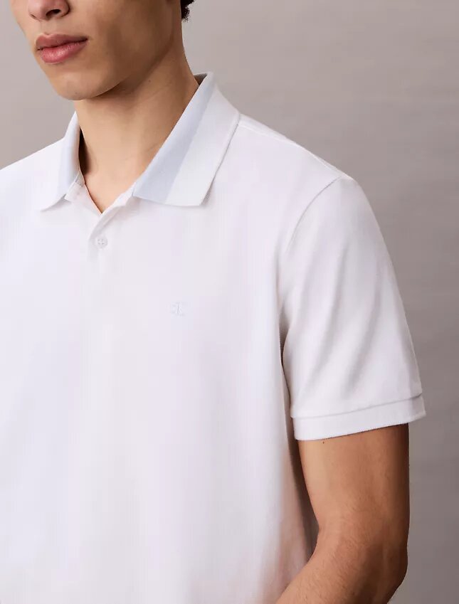 Polo con cuello de piqué en bloques de color Polo con cuello de piqué en bloques de color