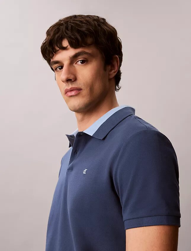 Polo con cuello de piqué en bloques de color Polo con cuello de piqué en bloques de color