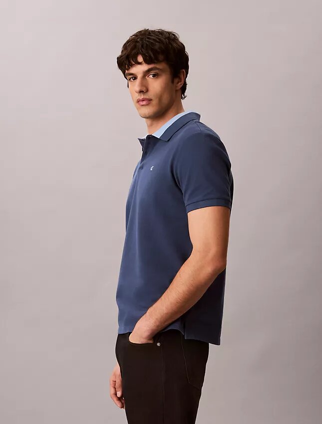 Polo con cuello de piqué en bloques de color Polo con cuello de piqué en bloques de color