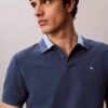 Polo con cuello de piqué en bloques de color Polo con cuello de piqué en bloques de color