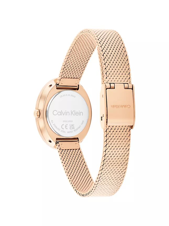 Reloj con bisel contorneado y esfera ovalada Reloj con bisel contorneado y esfera ovalada