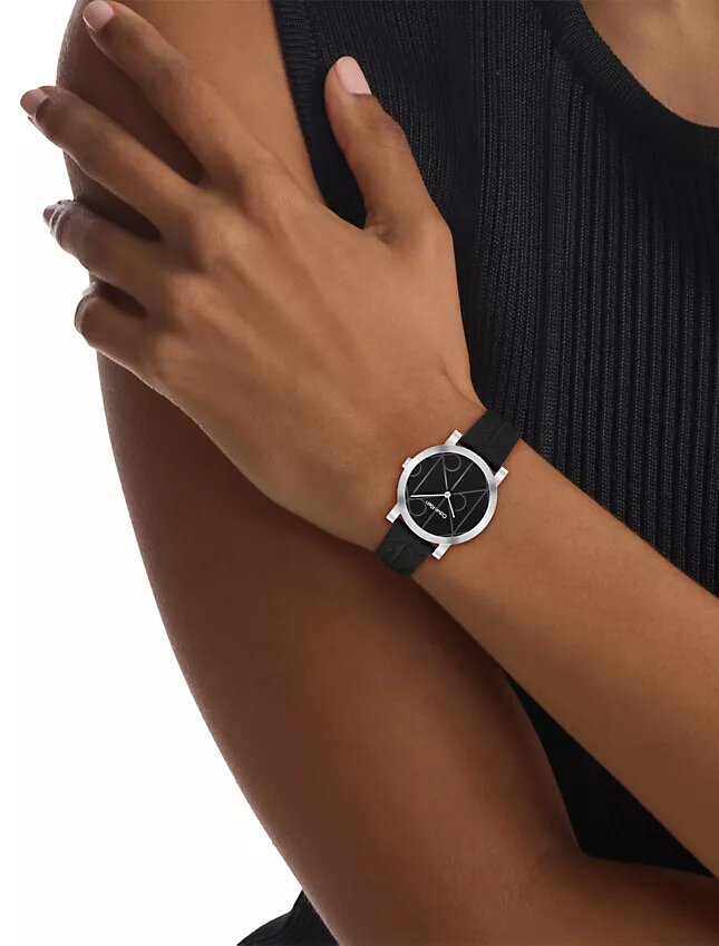 Reloj con esfera con emblema integral y correa de cuero Reloj con esfera con emblema integral y correa de cuero