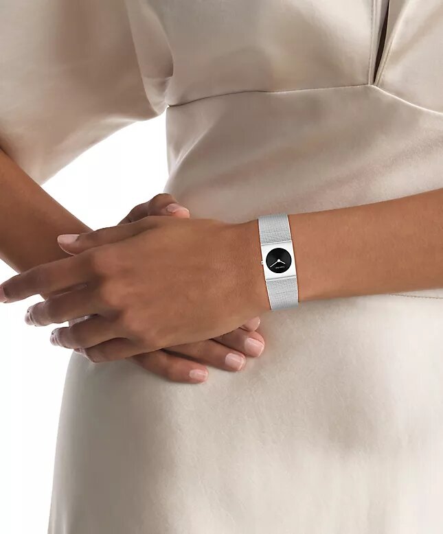 Reloj con esfera geométrica y brazalete de malla Reloj con esfera geométrica y brazalete de malla