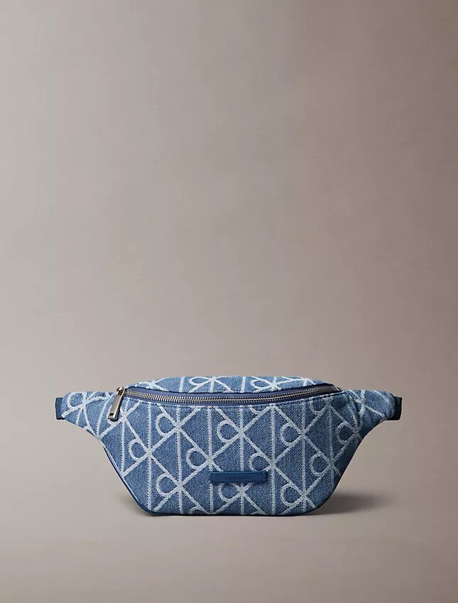 Riñonera de Denim con logotipo en todo el diseño Riñonera de Denim con logotipo en todo el diseño
