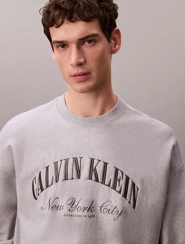 Sudadera clásica Heritage de felpa con corte holgado Sudadera clásica Heritage de felpa con corte holgado