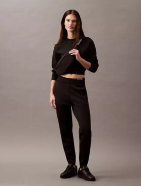 Sudadera corta de cuello redondo con tejido espaciado Sudadera corta de cuello redondo con tejido espaciado