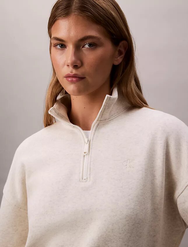 Sudadera de cuello alto con cremallera de un cuarto y logo de archivo Sudadera de cuello alto con cremallera de un cuarto y logo de archivo